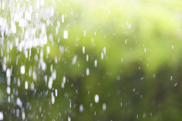 2025下雨天唯美心情说说_雨天发朋友圈优美句子精选80句