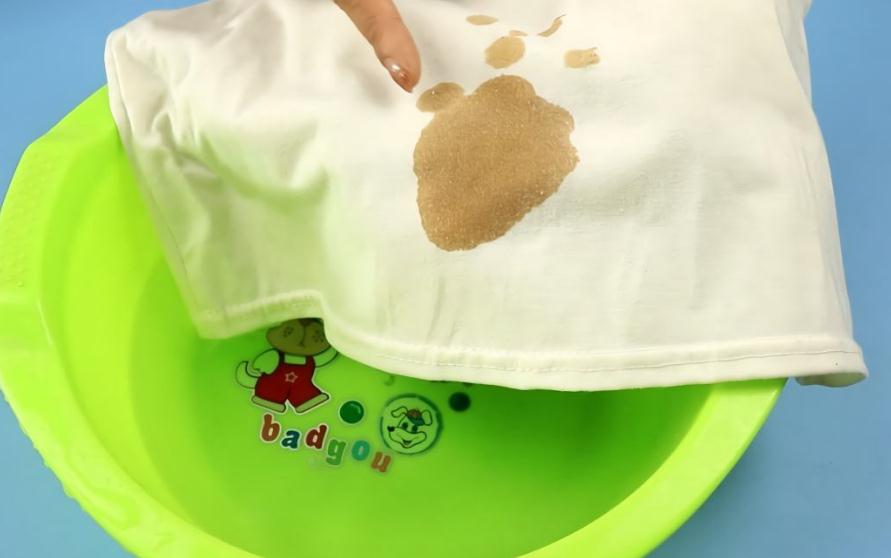 白衣服上的油渍怎么去除 白衣服上的油渍怎么去除